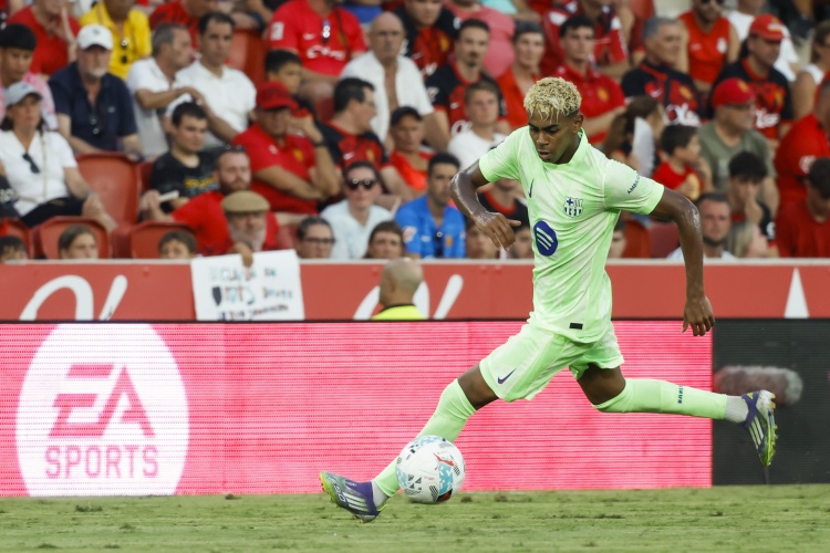 英超-新10号启航！亚马尔传射并获评最佳，你觉得他新赛季能进几球？