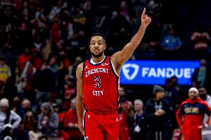 其实还不错！CJ本赛季场均21.1+3.8+4.1 四次曾单场40+最高50分